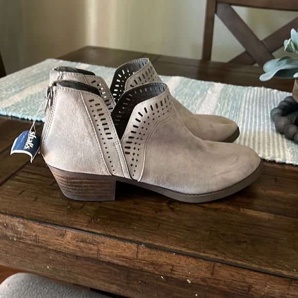 Gray Booties with tags - Picture 1 of 2